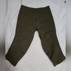 Lululemon Yoga Capri size 10 in Olive Green